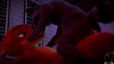 Енот из Зверополиса катается на лисе Нике Уайлде.