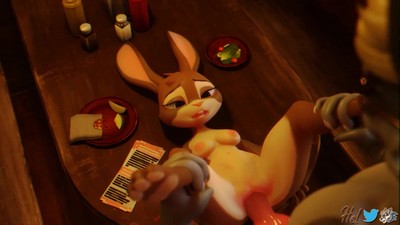 Волки проникли к Джули Хопс вдвоем.