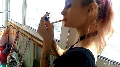 Качественное порно видео с кавалером и брюнеткой на балконе.